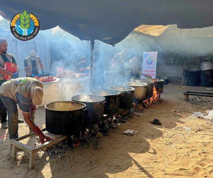 عطايا تصنع الطعام وتواجه المجاعة في غزة