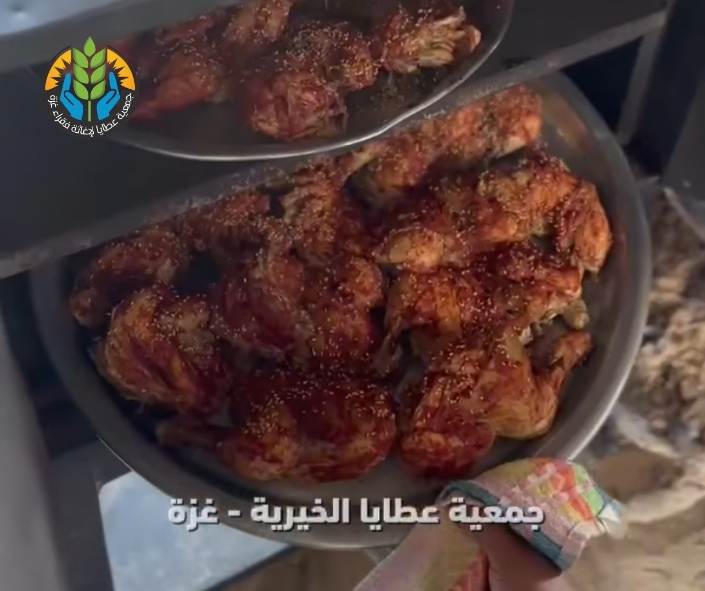 تجهيز إفطار صائم في رفح: دفء العطاء في أول أيام رمضان