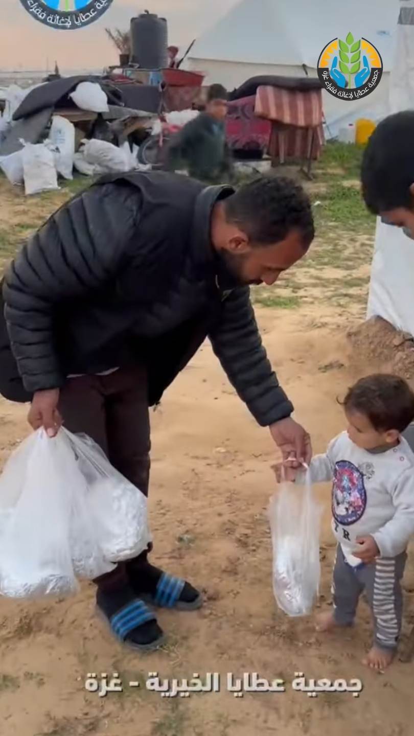 تجهيز إفطار صائم في رفح: دفء العطاء في أول أيام رمضان