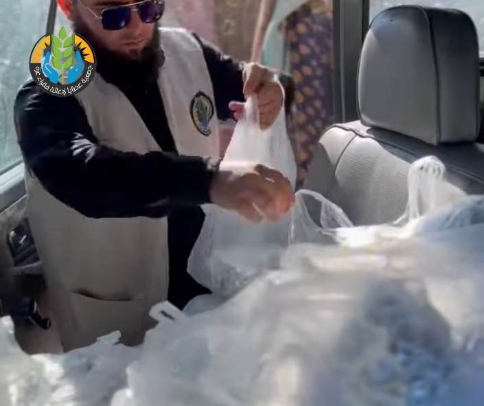 مطبخ عطايا الخيري يواصل إعداد وجبات الإفطار للنازحين في ثاني أيام رمضان