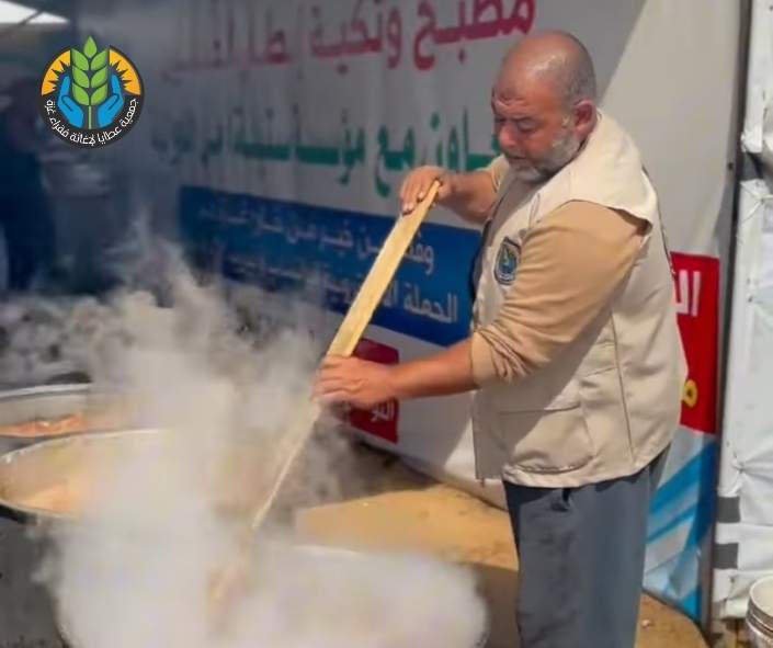 دعمٌ لصمود العائدين،، إفطار صائم في بيوت رفح المدمّرة..