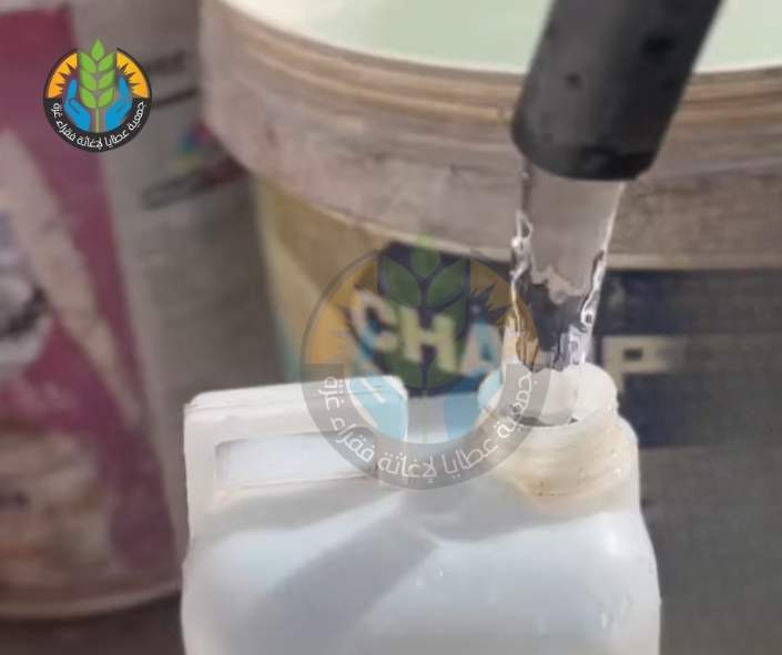 استمرار مشروع "سُقيا الماء" للنازحين في رفح