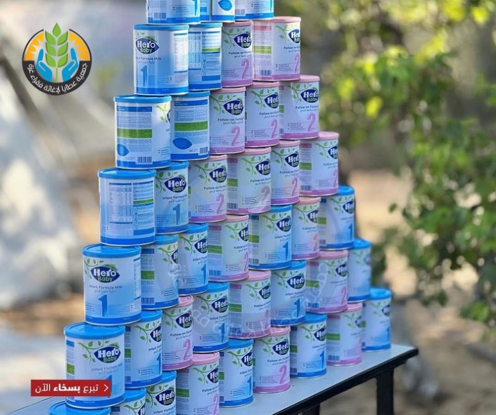 علبة حليب تُنقذ حياة.. وتزرع الأمل في وجه الإبادة