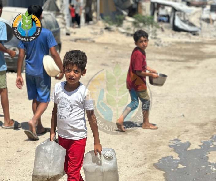"Wasserverteilung im Norden Gazas.. Ein Schluck Hoffnung in Zeiten des Durstes"