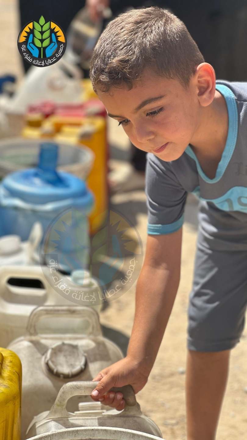"Wasserverteilung im Norden Gazas.. Ein Schluck Hoffnung in Zeiten des Durstes"