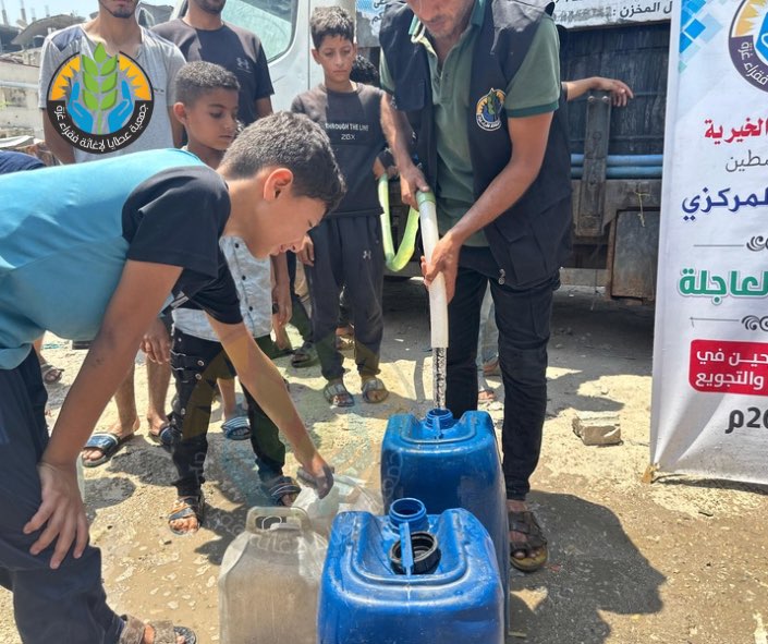 سُقيا ماء تروي عطش النازحين في شمال غزة