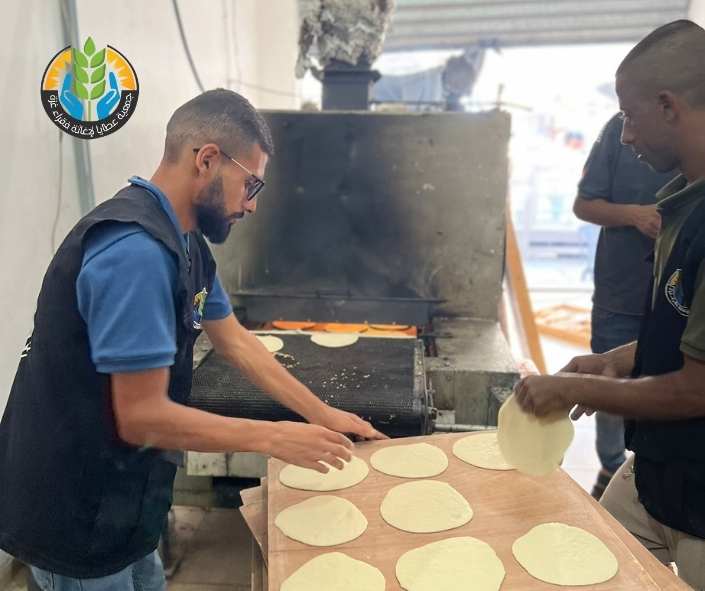 يواصل مخبز عطايا الخيري عطاءه .. كرامة للنازحين