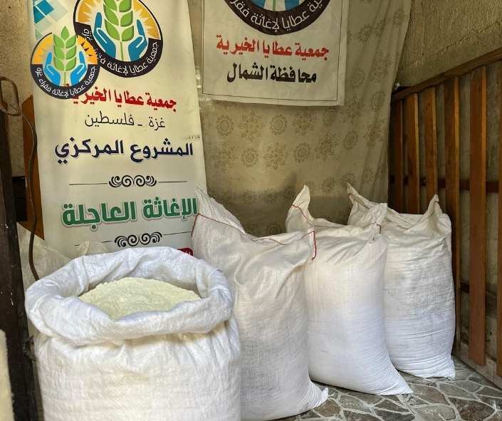 توزيع "الذهب المفقود".. الطحين شريان الحياة في وجه الإبادة