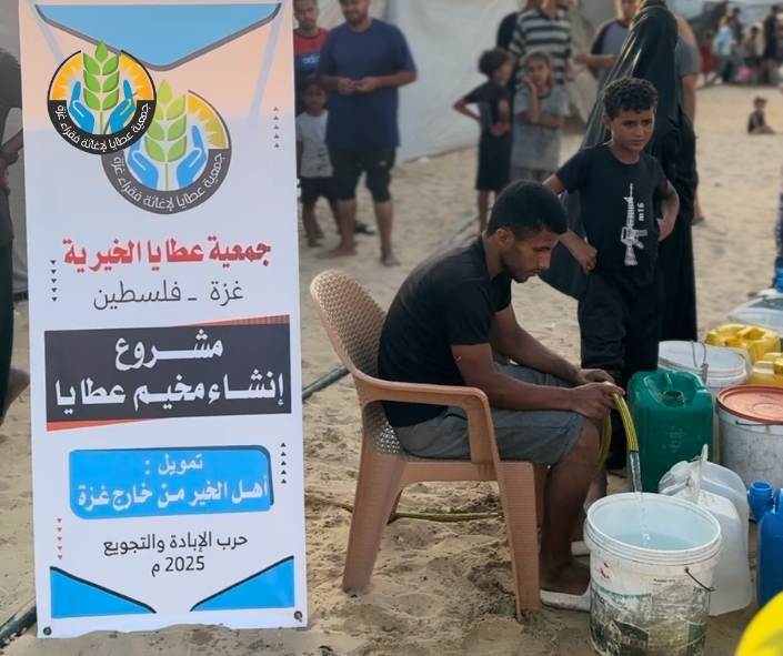 عطايا تبثّ الحياة لمخيمها بتمديد شبكة خطوط المياه