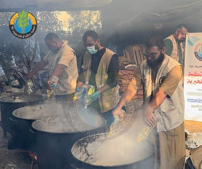 عطايا تصنع الطعام وتواجه المجاعة في غزة