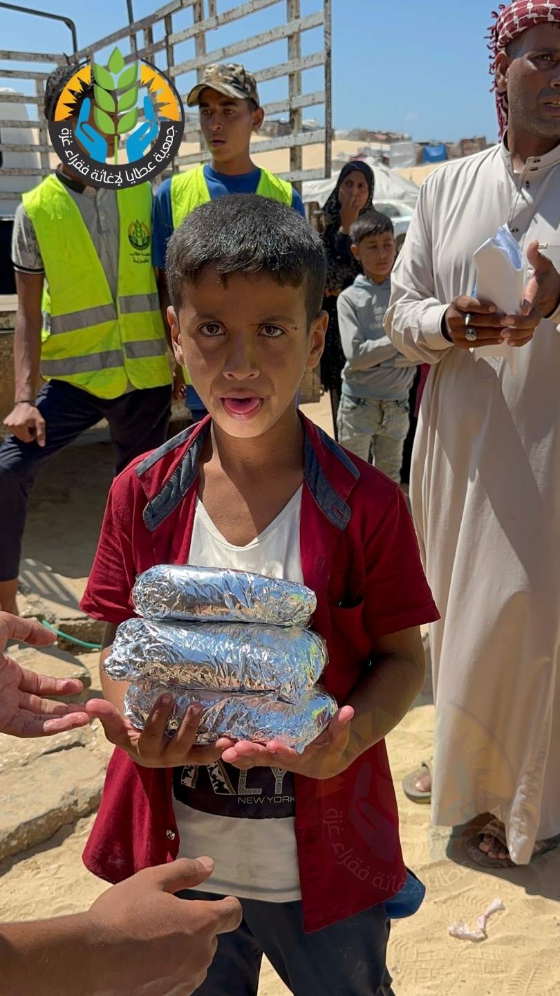 عطايا تصنع الطعام وتواجه المجاعة في غزة