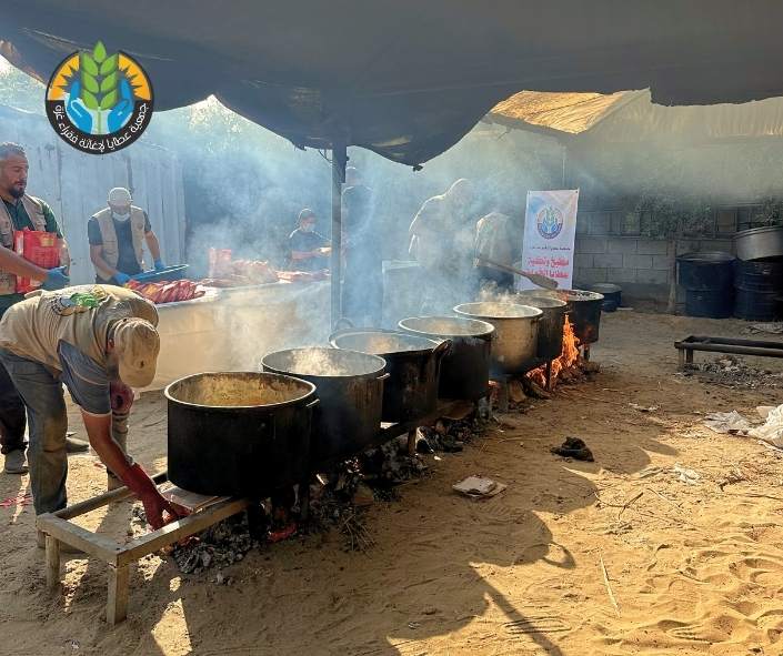 عطايا تصنع الطعام وتواجه المجاعة في غزة