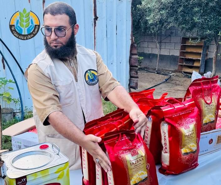 عطايا تصنع الطعام وتواجه المجاعة في غزة