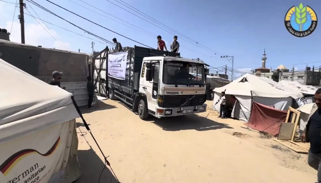 Launch of the Second Convoy to Distribute Zakat al-Fitr to Displaced Families in the Gaza Strip
