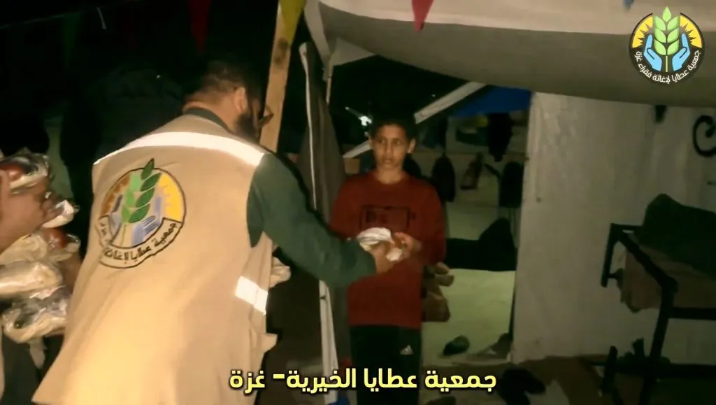 توزيع وجبات السحور الرمضاني على أهلنا النازحين في محافظة رفح