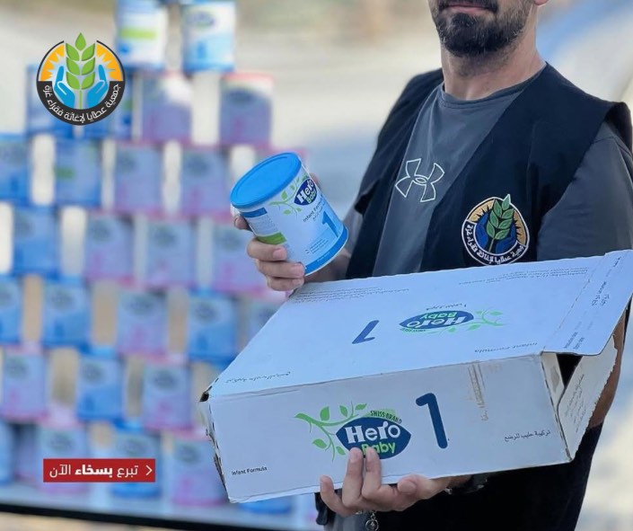 علبة حليب تُنقذ حياة.. وتزرع الأمل في وجه الإبادة