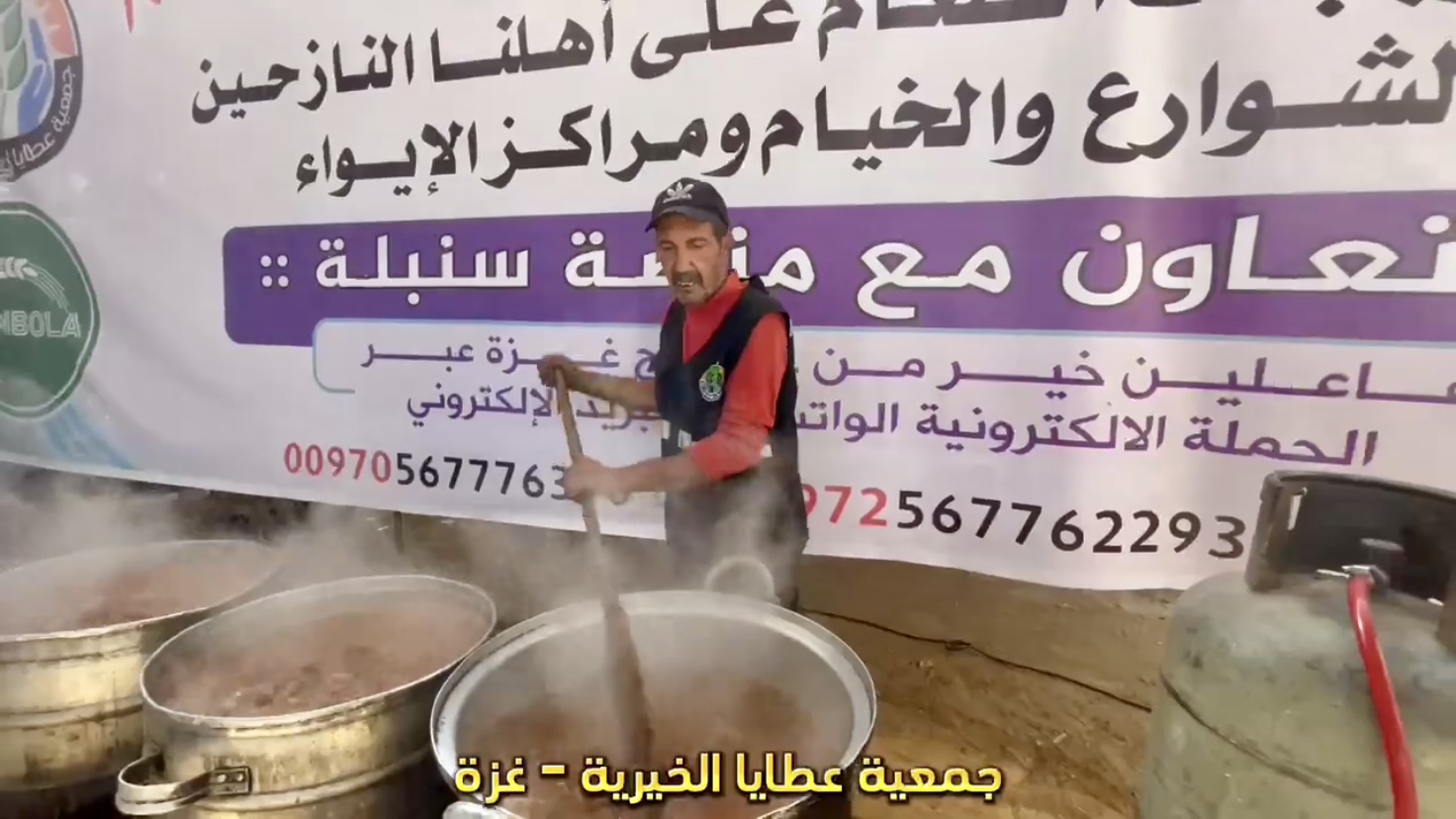 رحمةً بهم وتخفيفًا لويلات النزوح – نقدم لهم الوجبات الساخنة من مطبخ عطايا الخيري